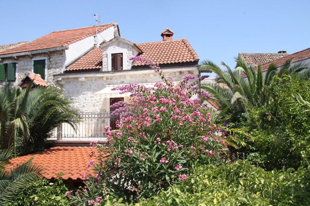 Villa Rustika Sutivan Exterior photo